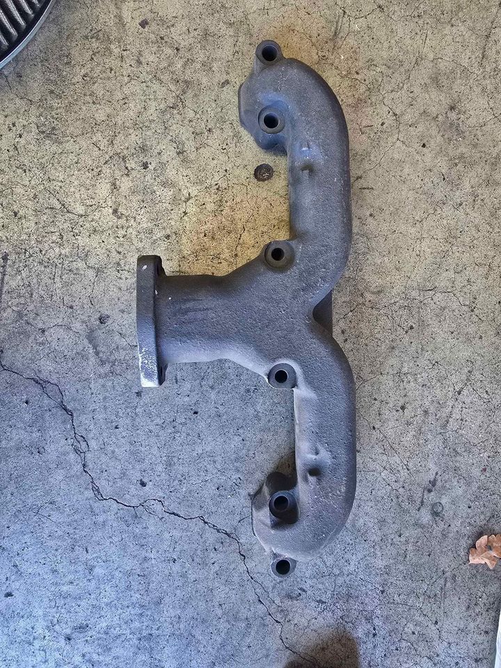 1 brand new sbc exhaust manifold