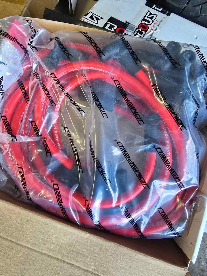 Red Ignition wires sbc 327 350 383 400